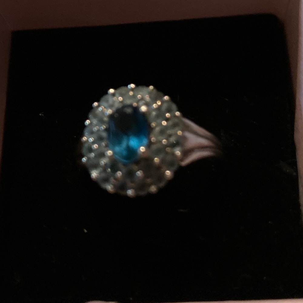 Two toned oval blue topaz ring